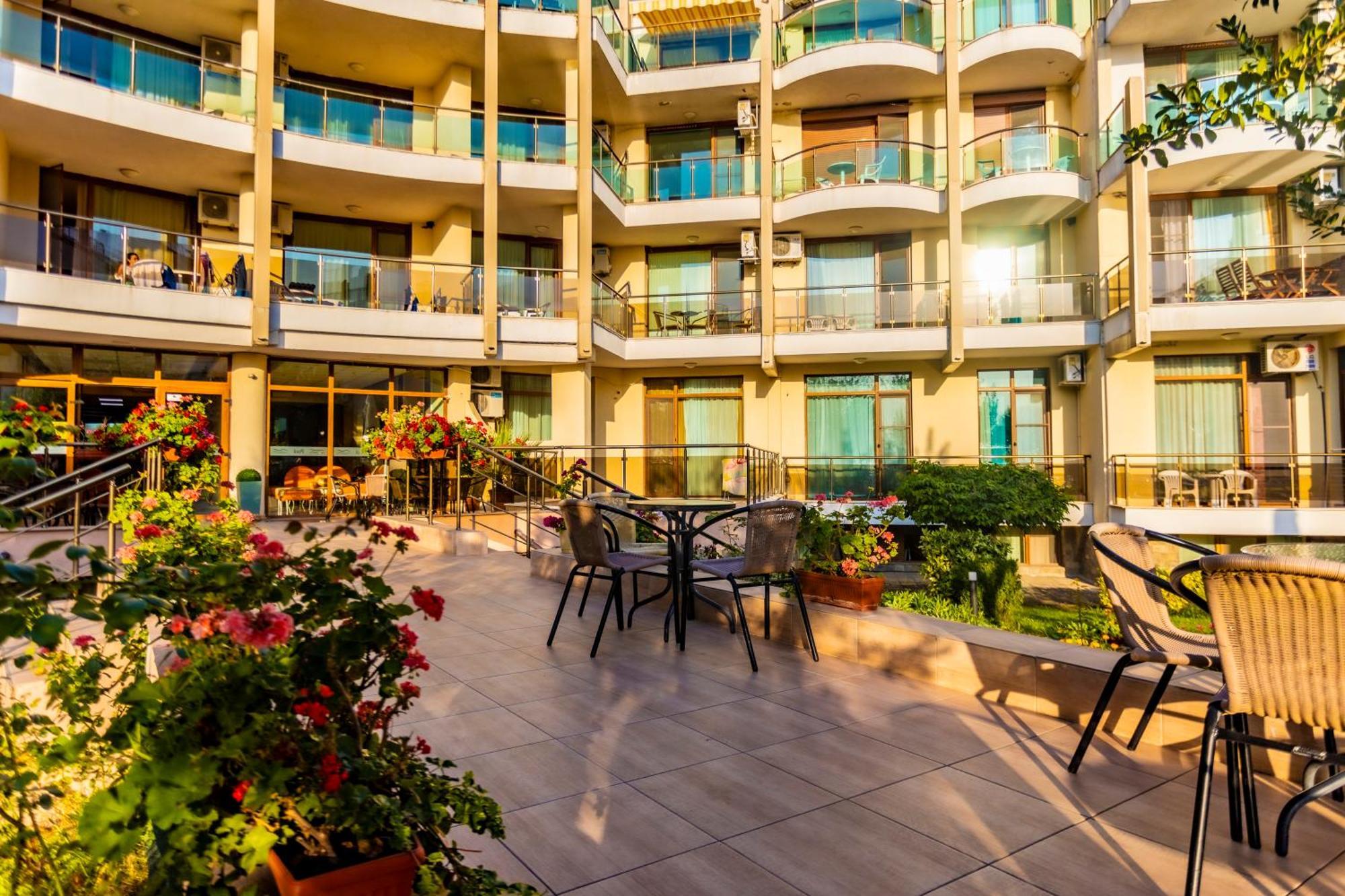 Aparthotel Hotel Prestige City II Primorsko Esterno foto