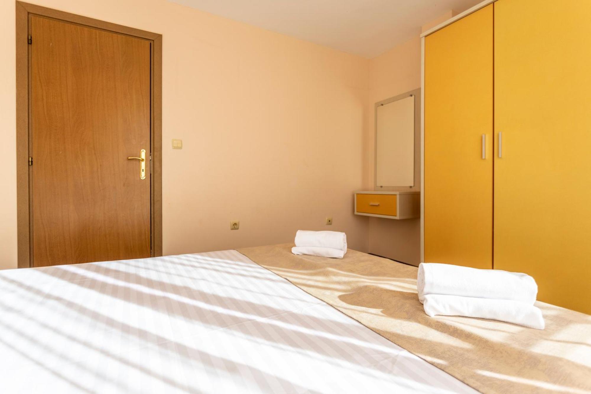 Aparthotel Hotel Prestige City II Primorsko Esterno foto